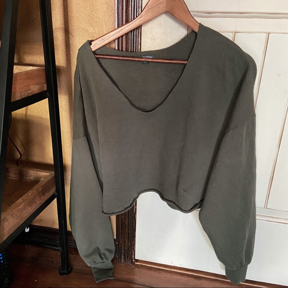 Crop sweatshirt cold shoulder S wild fable hunter